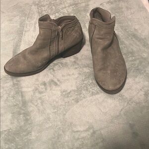 Maurice’s women’s size 9M Gray Ankle Boots